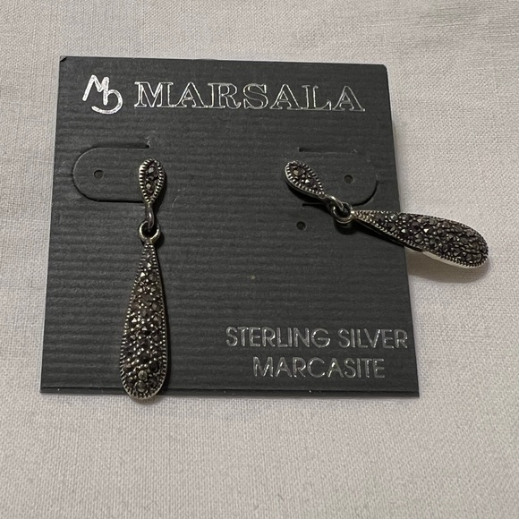 Jewelry - EUC Sterling silver Marcasite drop earrings